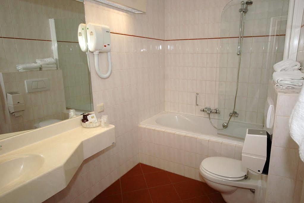 Hotel Flora Hillegom Esterno foto